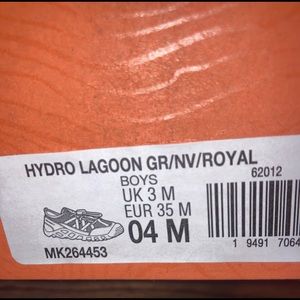 Merrell boys slip on shoes size 4